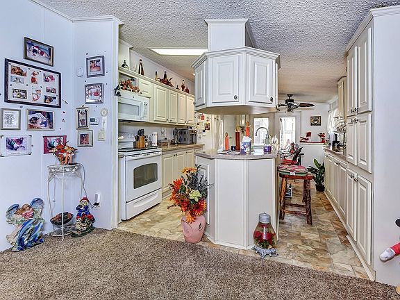5th image of 376 Kingslake Dr