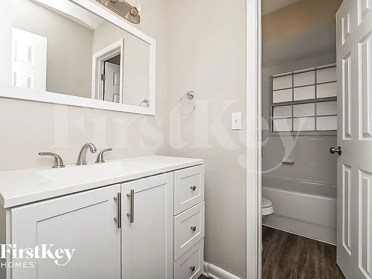 718 Kingswood Loop — Photo 13