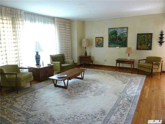 3rd image of 92 Bannister Ln