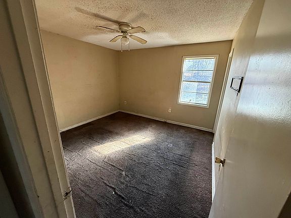 5th image of 3165 Maple Hill Dr