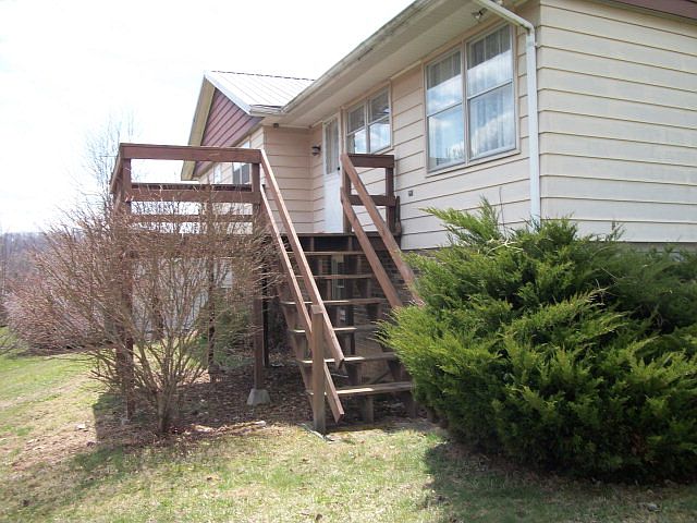 2nd image of 190 Cardinal Ave