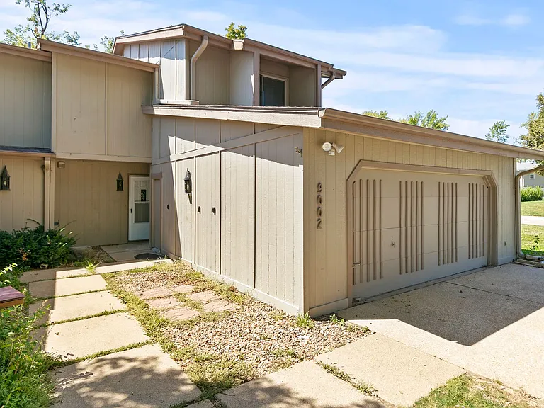9002 David Cir — Photo 2