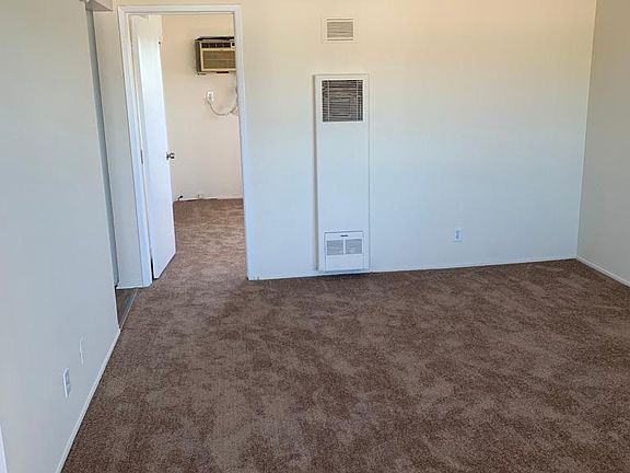 3rd image of 198 S Rosemead Blvd #B