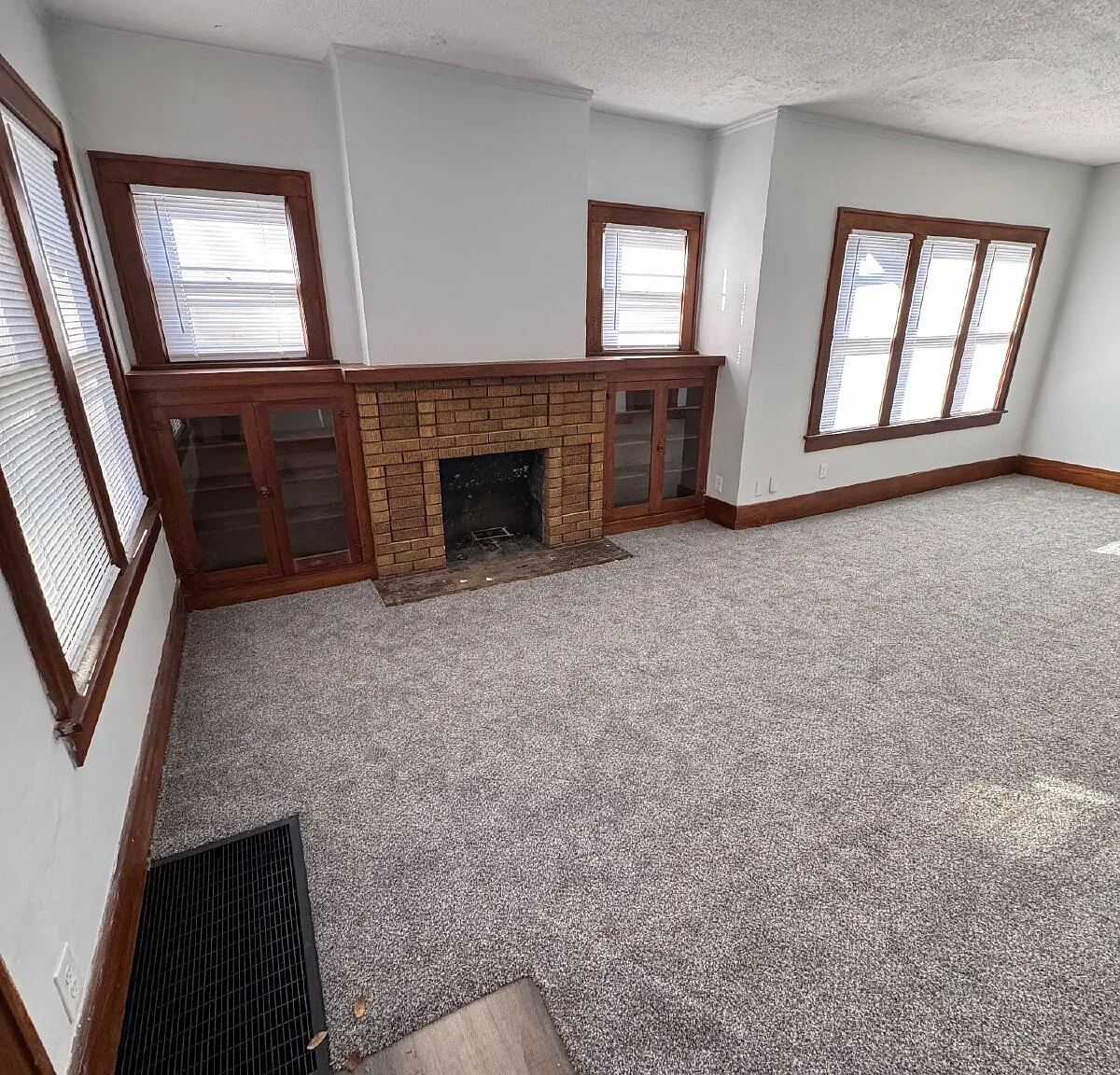 2 bed, 1.0 bath, $895 — Photo 2