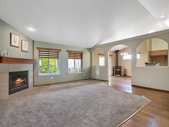 5th image of 404 S Grady Ln