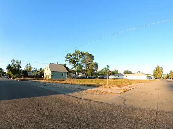 103 1st Ave SE, Garrison, ND 58540