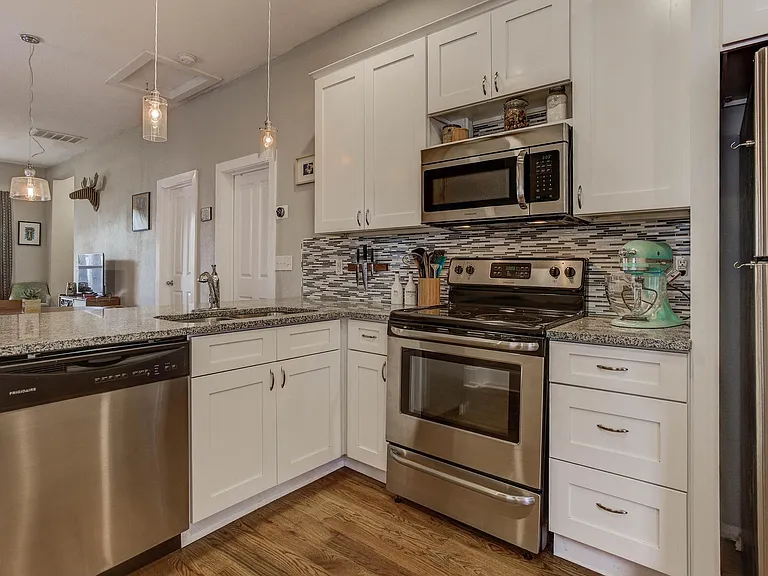 3777 N Franklin St — Photo 5