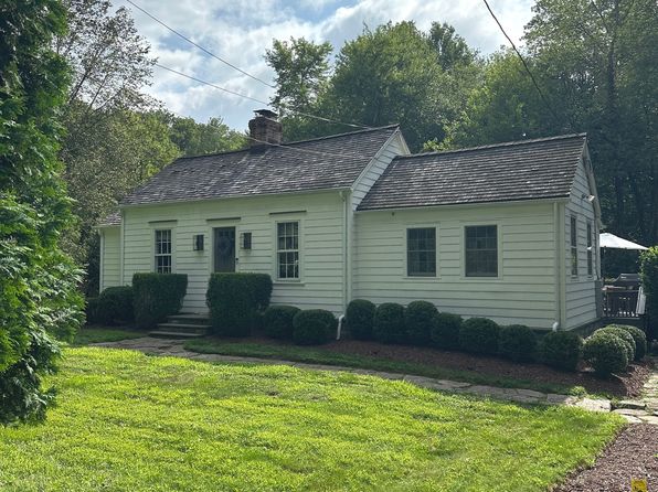 112 Newtown Tpke