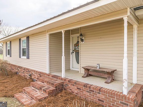 3rd image of 1920 Harvey Rd