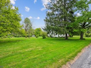 18 W Fox Hill Rd, Long Valley, NJ 07853