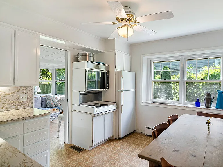 150 Edgemere Dr — Photo 8