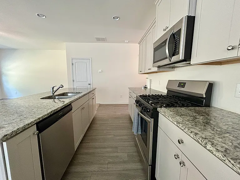 194 Bryon Ln — Photo 14