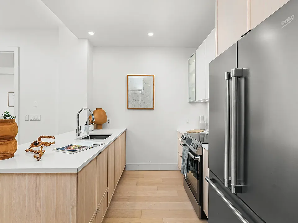 218 Front St #414