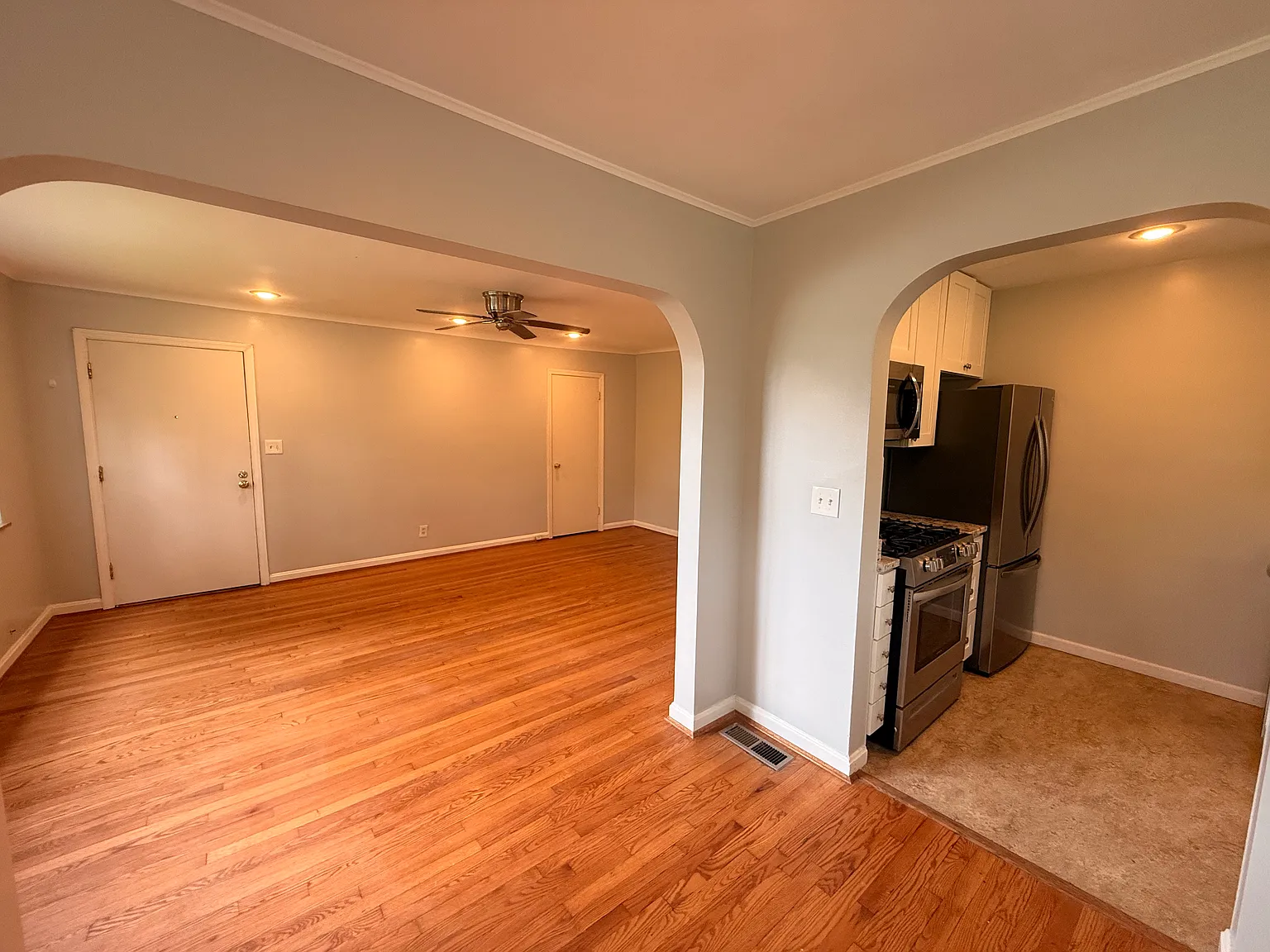 2 bed, 921 sqft, $1,350 — Photo 3