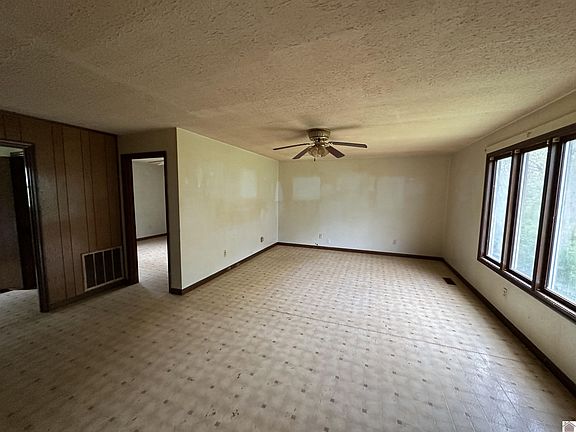 4th image of 19 Johnson Rd