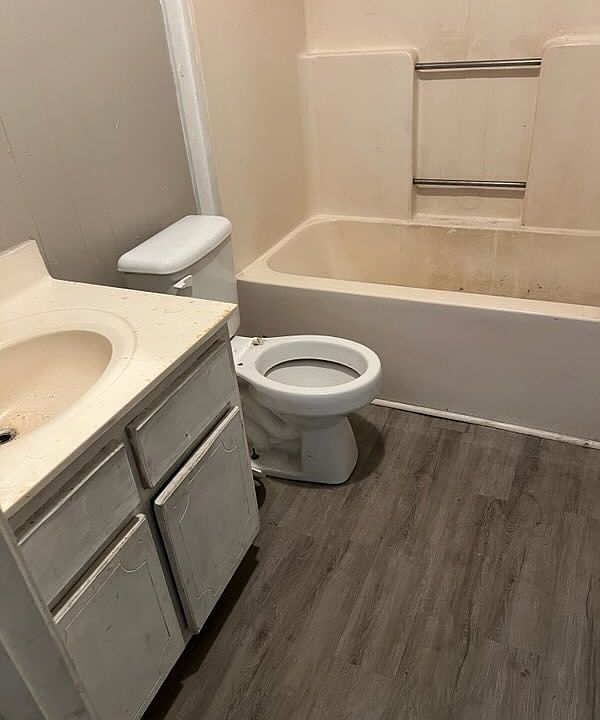 2nd image of 17 Woods Dr #101