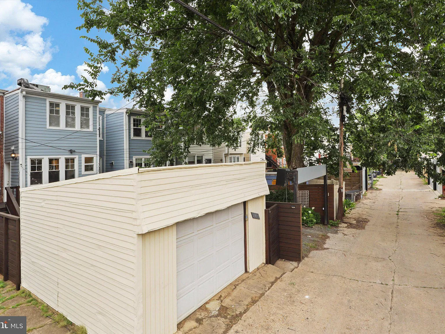 3 bed, 3.5 bath, 1744 sqft, $5,500 — Photo 2