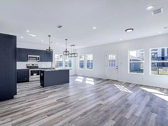 5th image of 125 Magnolia Estates St