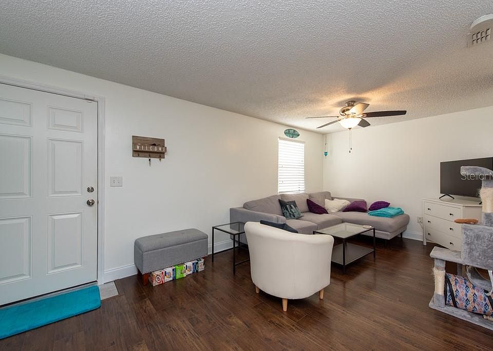 1st image of 125 Camphor Cir