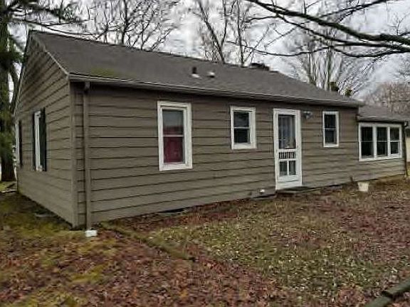 2nd image of 106 Grant St