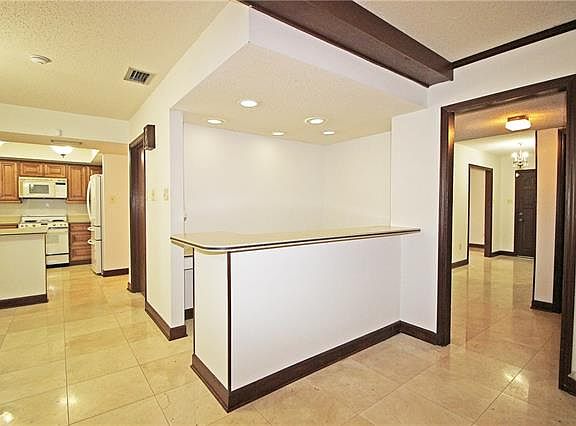 3rd image of 3028 Tolmas Dr