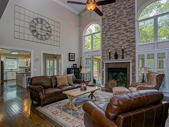 Hdwds, plantation shutters