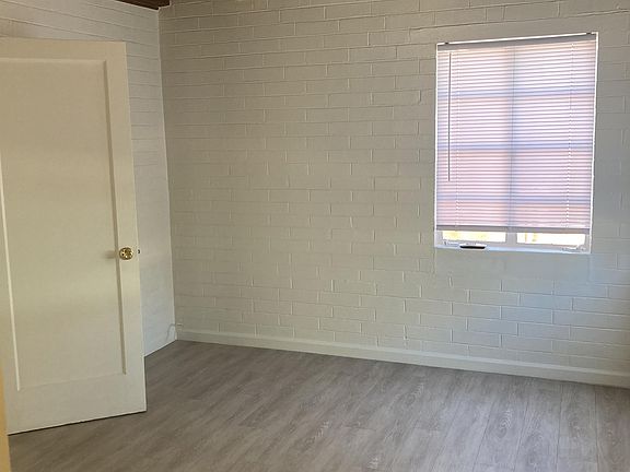 3rd image of 2511 E Blacklidge Dr