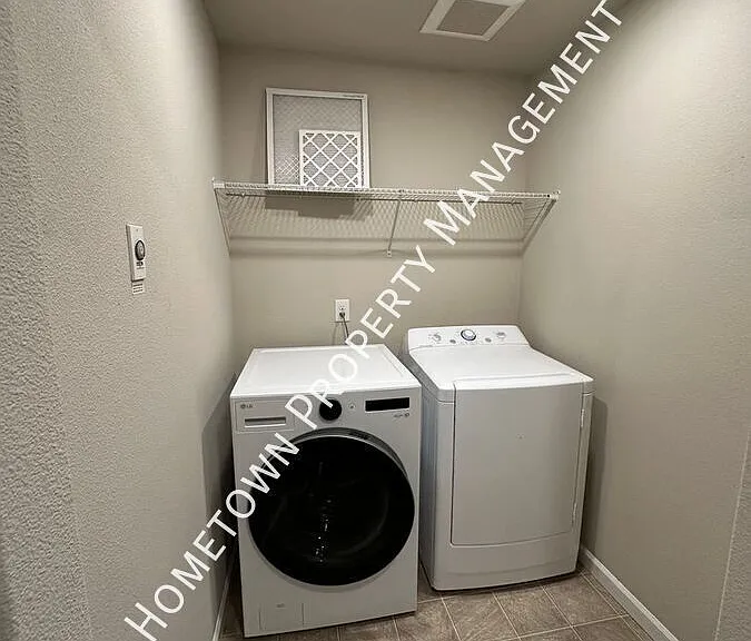 3332 Juno Ct NE — Photo 29