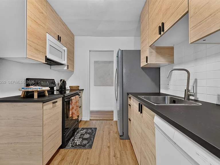 5800 SW 61st St — Photo 3
