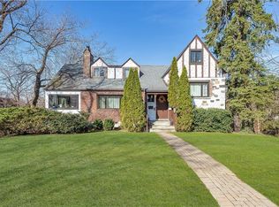 38 Fenimore Dr, Harrison, NY 10528