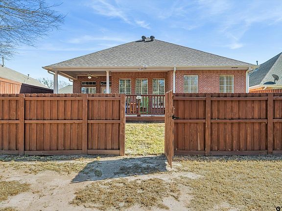 3rd image of 5608 Hollybrook Dr