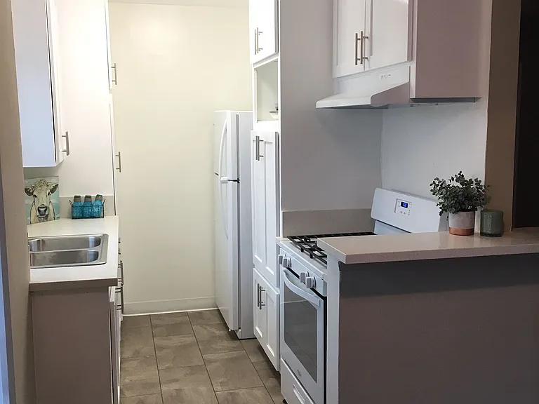 Magnolia Apartments - Your Sherman Oaks Retreat! — Photo 6