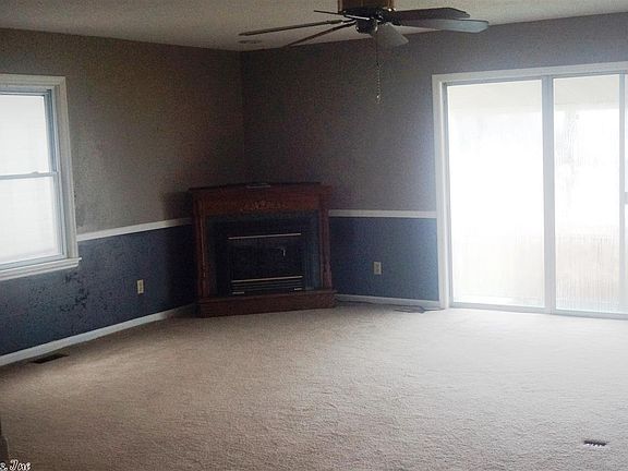 5th image of 909 N Manor Dr
