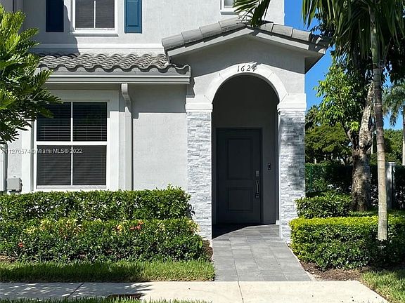 2nd image of 1624 SE 27th Ct #0