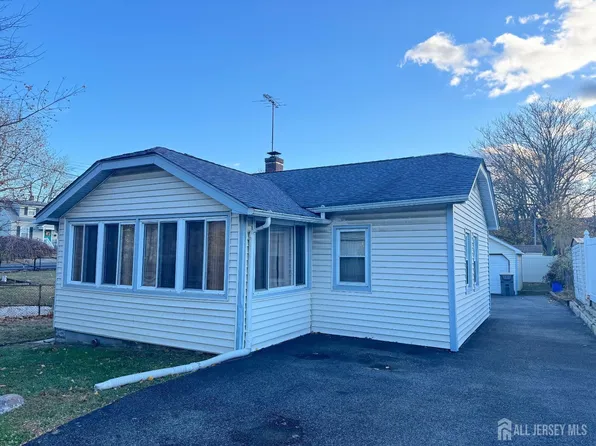 90 Valley Ave, Laurence Harbor, NJ 08879