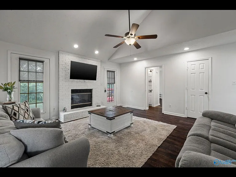 6609 Amberlee Ln NW — Photo 4