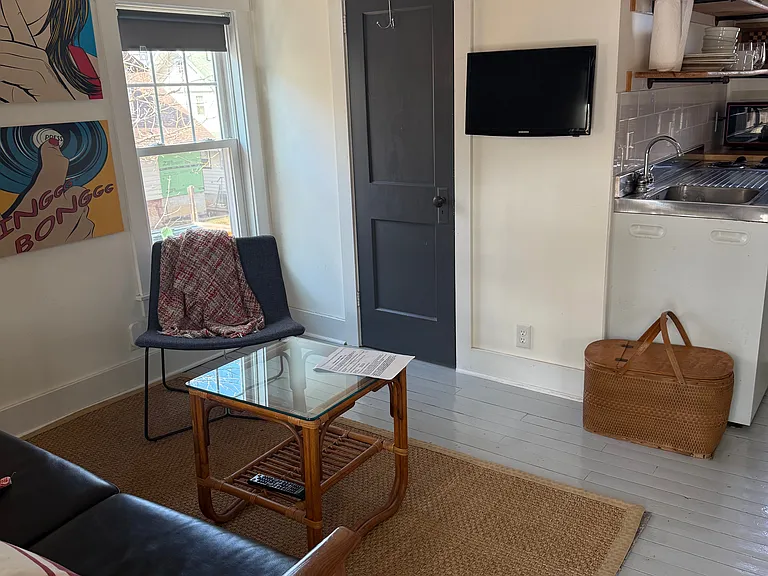 90 N Liberty St #B — Photo 4