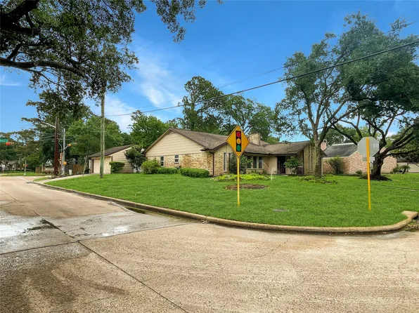 13234 Holston Hills Dr, Houston, TX 77069