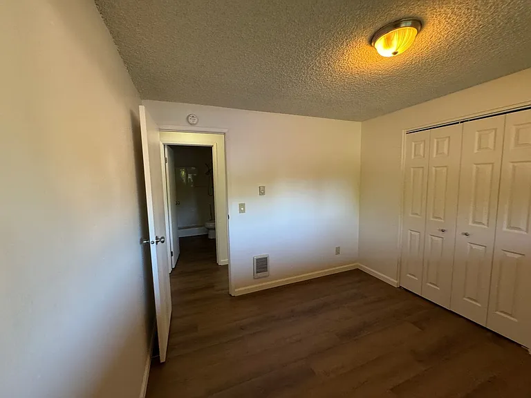 120 SE Salmon St — Photo 23