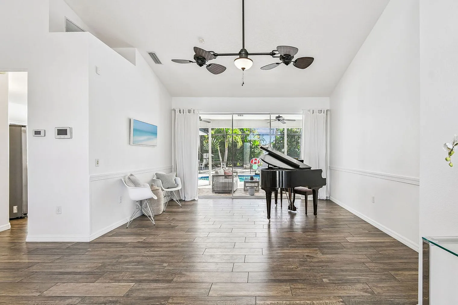 3 bed, 2.5 bath, 2561 sqft, $7,050 — Photo 2