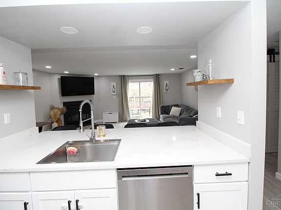5th image of 4 Kensington Dr