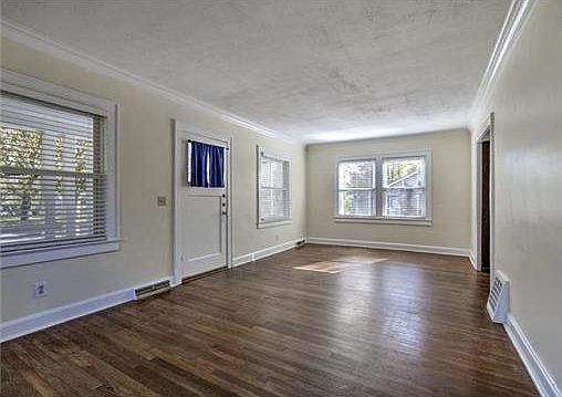 3rd image of 5242 Catalina St