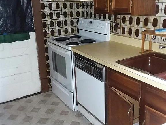 5th image of 1721 Whitney Ave