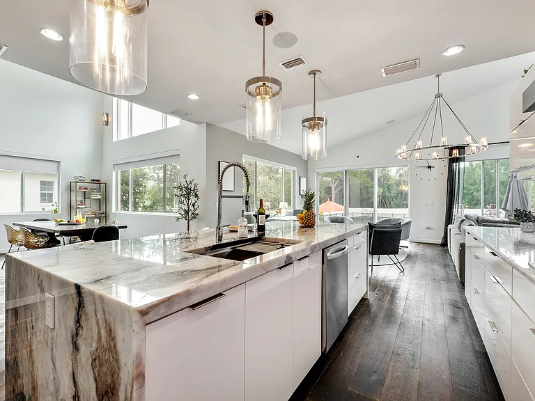 9100 San Martin Blvd NE — Photo 11