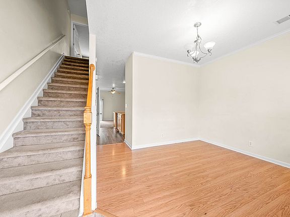 5th image of 119 Alexander Blvd