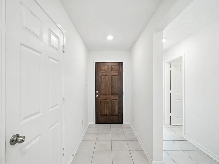 539 Broken Boulder St — Photo 3