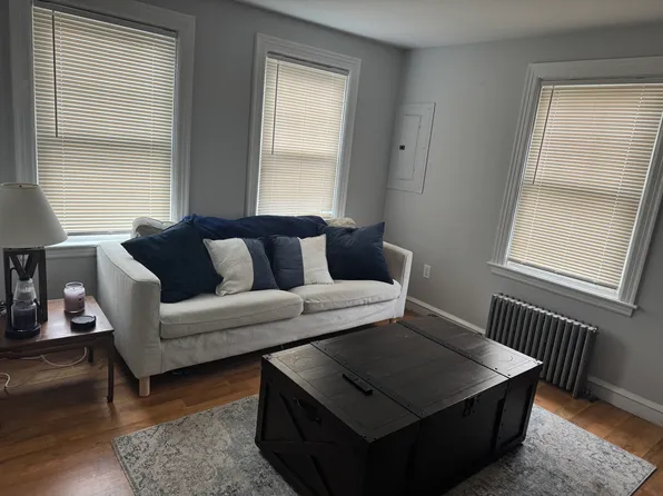 72 Long St #2F, East Greenwich, RI 02818