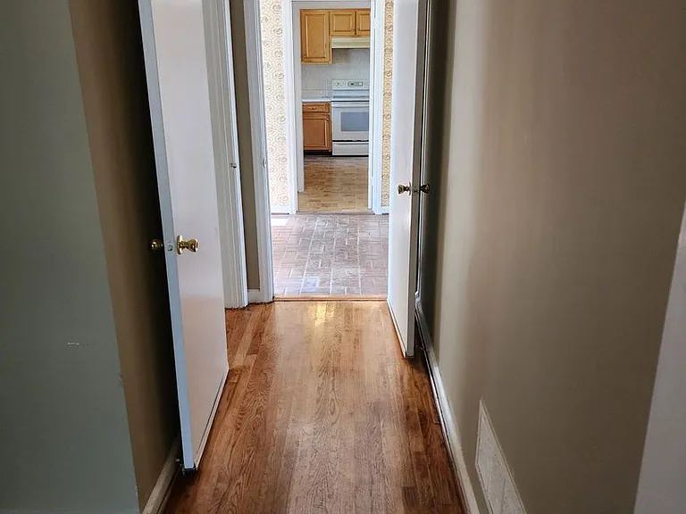 1097 Bolton Ct — Photo 6