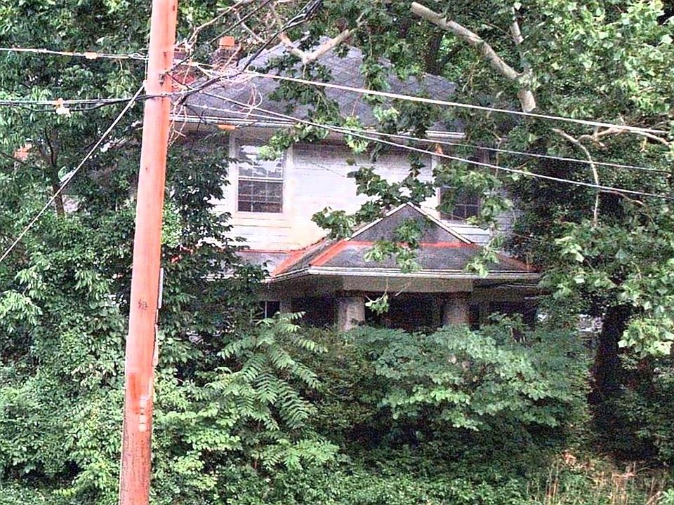 1st image of 2058 Indianola Ave