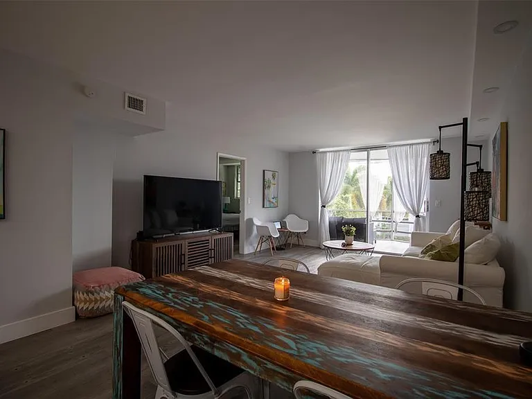400 SE 10th St #1 — Photo 17
